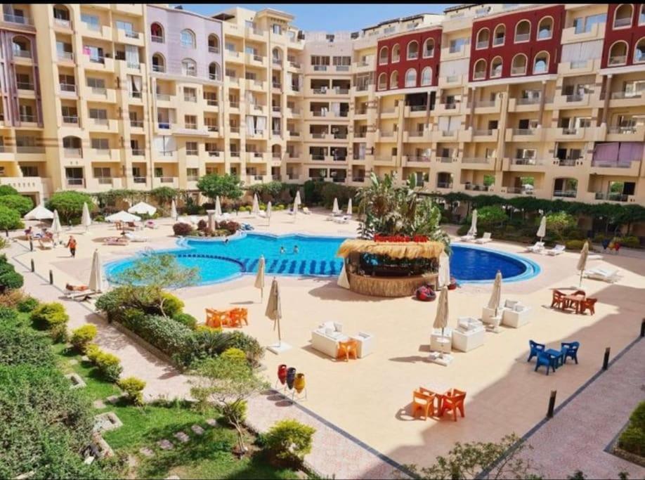 Sunny Studio With 3 Swimming Pools Florenza Hurghada Apartment Luaran gambar