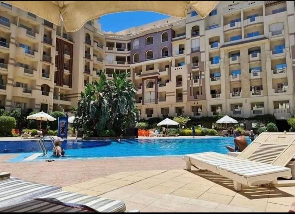 Sunny Studio With 3 Swimming Pools Florenza Hurghada Apartment Luaran gambar